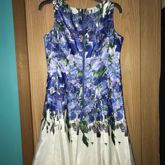 Dress - Picture 2 of 3